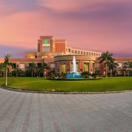 Aveda Hotel - Ludhiana Лудхиана Экстерьер фото