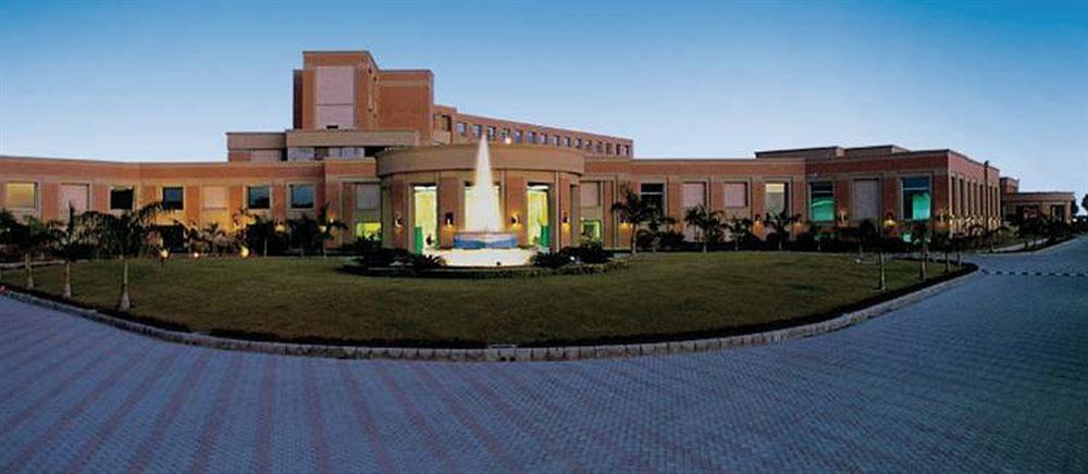 Aveda Hotel - Ludhiana Лудхиана Экстерьер фото